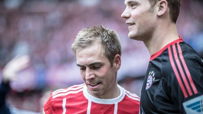 记者：莱万参加巴萨今日合练，将随队出征客场对阵莱万特的比赛