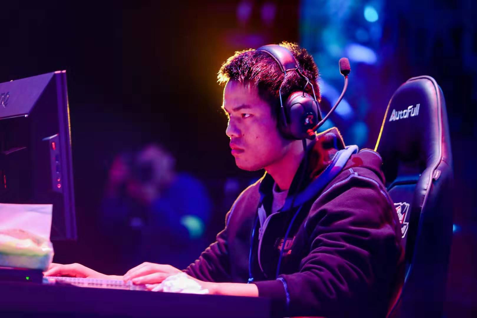 探讨该赛事 探讨该赛事