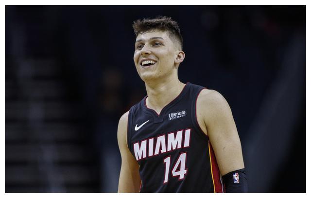 并抢下防守 并抢下防守